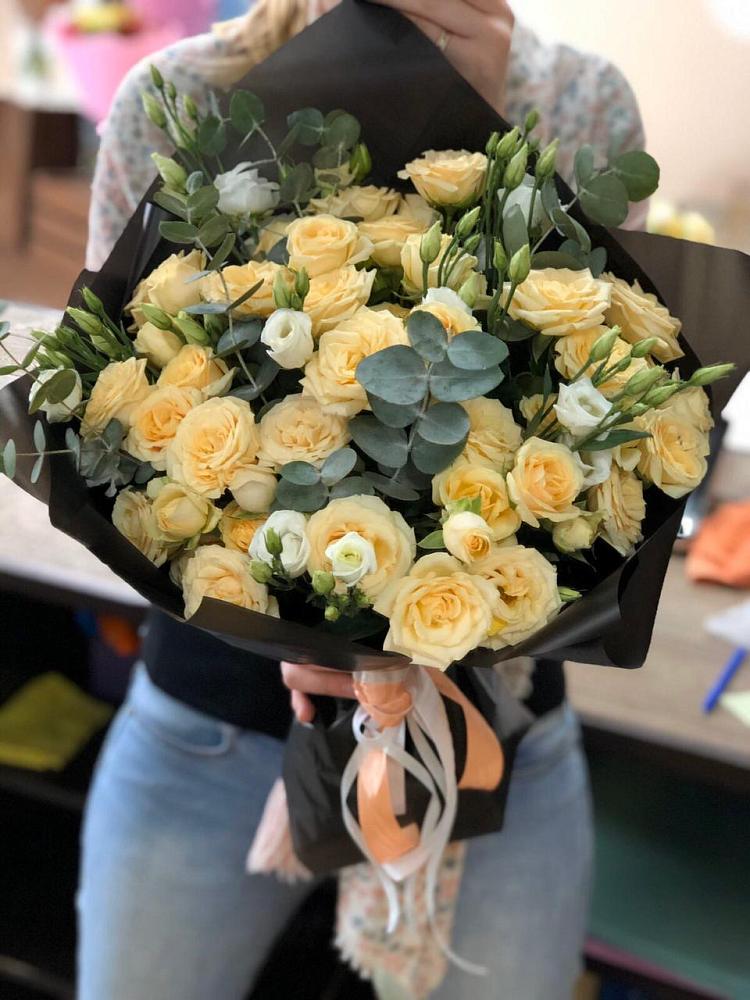 Букет цветов из: Розы и Лизиантусы в Терекли-Мектебе