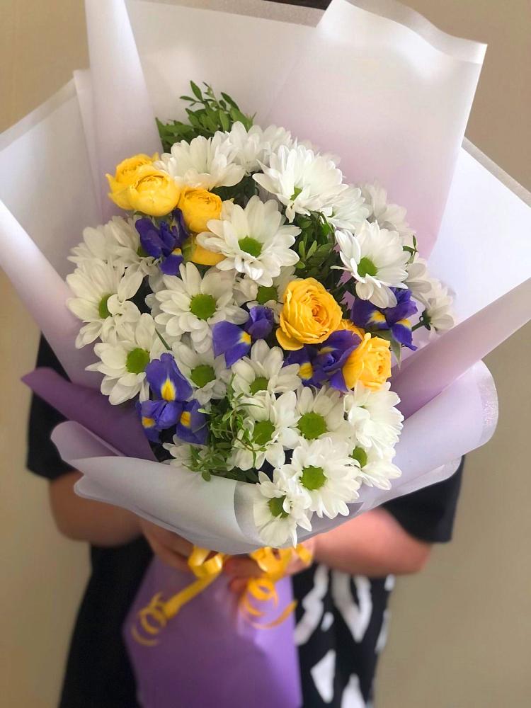 Букет цветов из: Ирисы, Хризантемы и Розы в Терекли-Мектебе