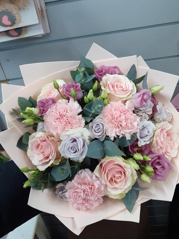 Букет цветов из: Розы, Гвоздики и Лизиантусы в Терекли-Мектебе