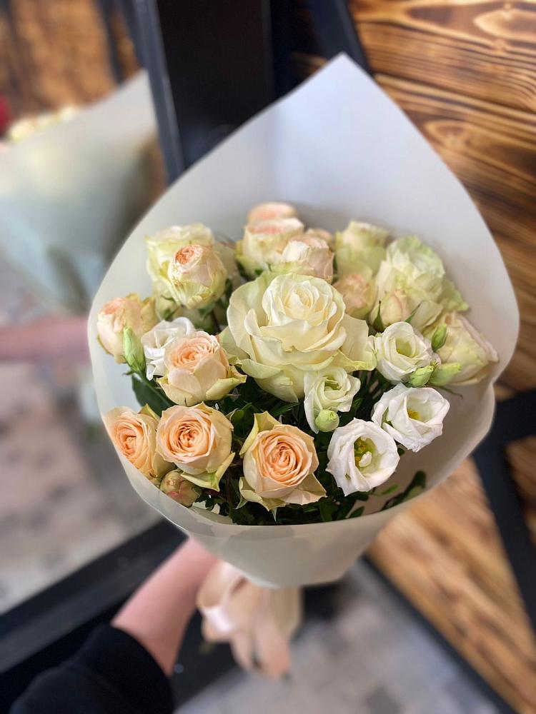 Букет цветов из: Розы и Лизиантусы в Терекли-Мектебе